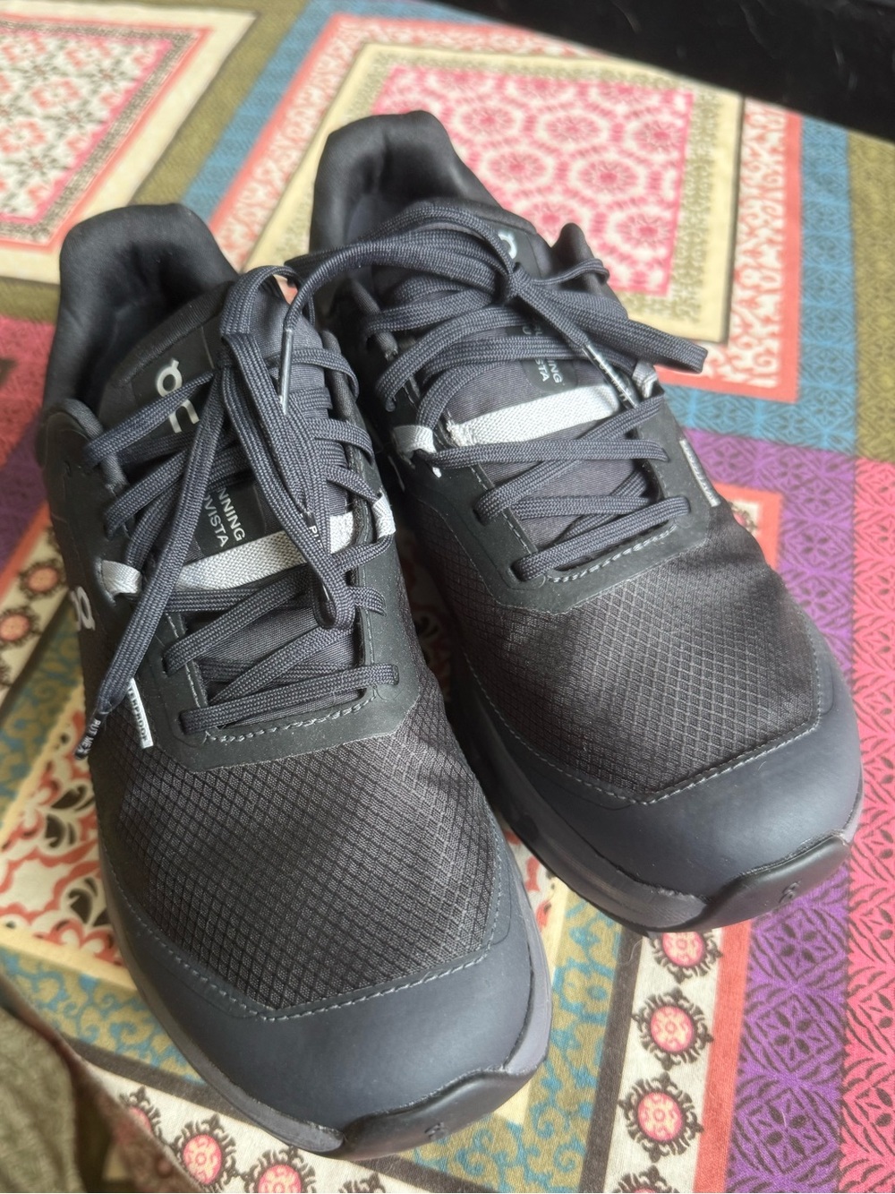 ON Cloudvista Women’s Trail Running Shoes Size 7.5